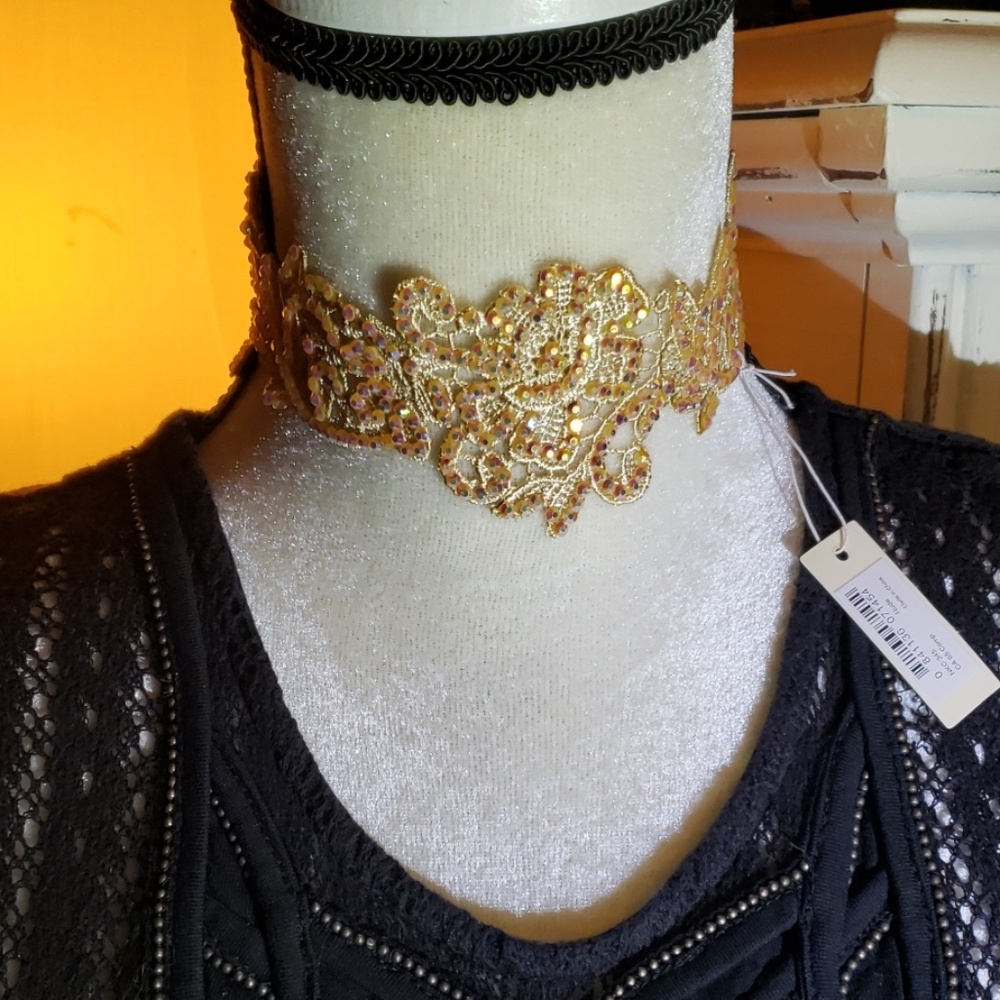 NWT - Beautiful Beaded Lace Choker